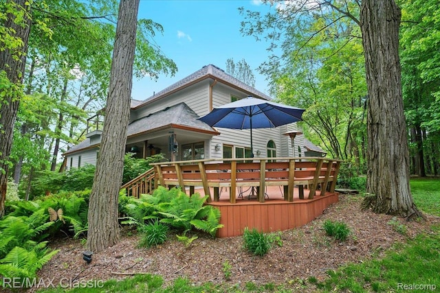 5721 Coralwood Ct, Commerce Twp, MI 48382 - rear view of house featuring a wooden deck