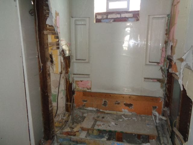 7538 Firwood St, Detroit, MI 48204 - view of bathroom