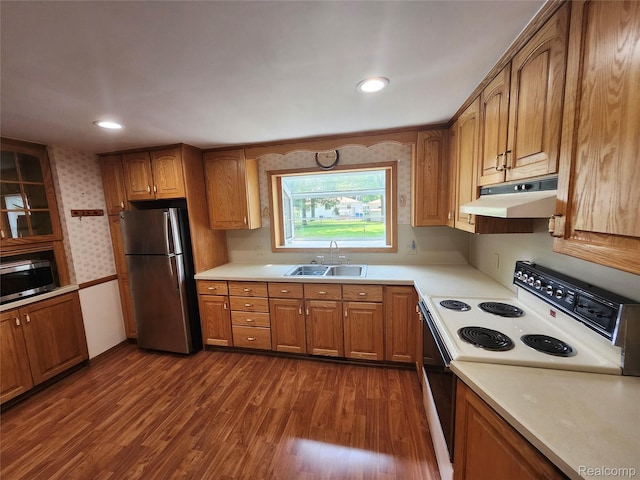 1260 Hira St, Waterford, MI 48328 - kitchen featuring stainless steel appliances, under cabinet range hood, dark wood-style flooring, brown cabinetry, and recessed lighting
