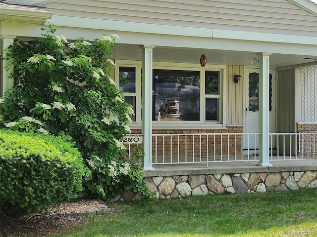 1260 Hira St, Waterford, MI 48328 - entrance to property featuring covered porch