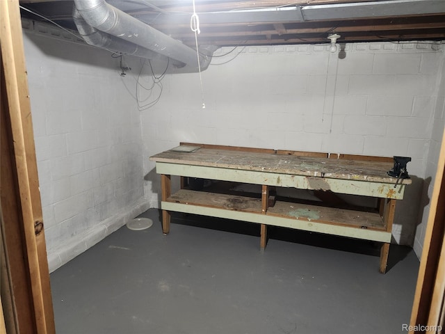 1260 Hira St, Waterford, MI 48328 - unfinished below grade area with concrete block wall