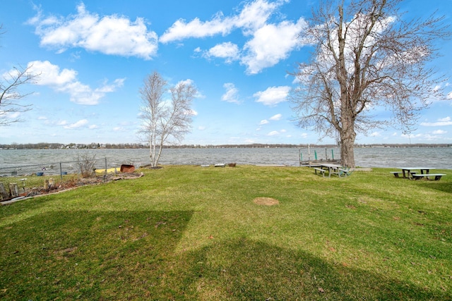 view of yard featuring a water view
