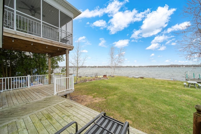 view of yard with a ceiling fan and a water view