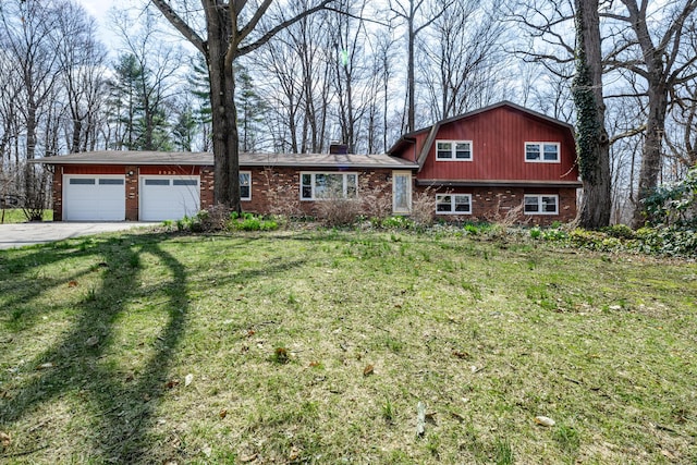 2532 Ridgewood Trl, Berrien Springs, MI 49103 - split level home with a garage, brick siding, a front lawn, a gambrel roof, and driveway