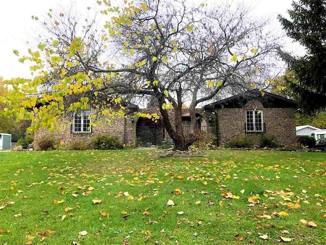 view of grassy yard