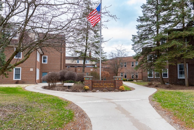 21329 Mulberry Ct, Farmington Hills, MI 48336 - surrounding community featuring a yard