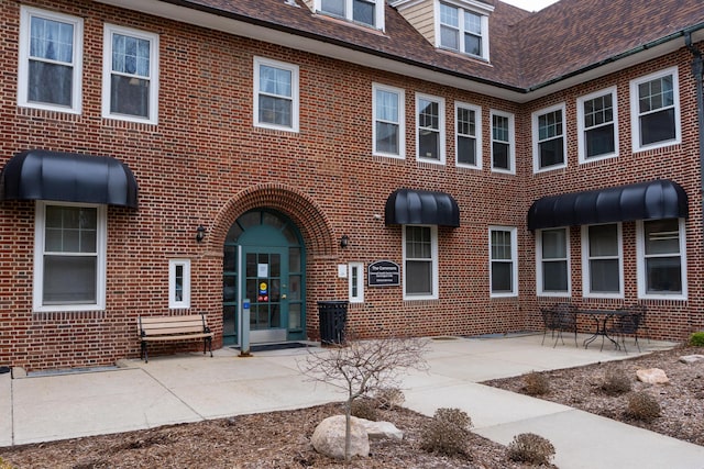 21329 Mulberry Ct, Farmington Hills, MI 48336 - view of front of home featuring brick siding and a patio