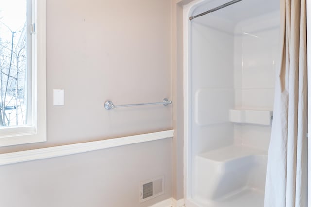 21329 Mulberry Ct, Farmington Hills, MI 48336 - bathroom featuring a shower with curtain, baseboards, and visible vents