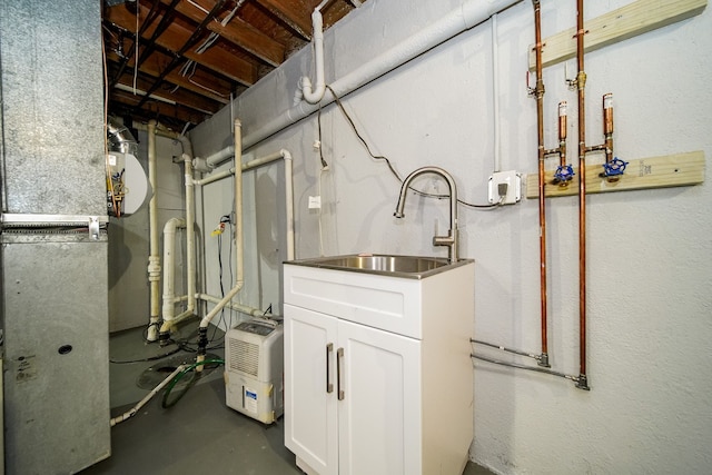 6522 Ellinwood Dr, White Lake, MI 48383 - utilities with a sink
