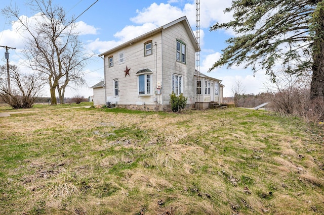 6357 Baldwin Rd, Swartz Creek, MI 48473 - view of side of home featuring a lawn