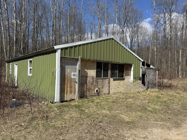 view of outdoor structure featuring an outdoor structure