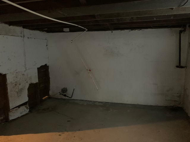 view of unfinished basement