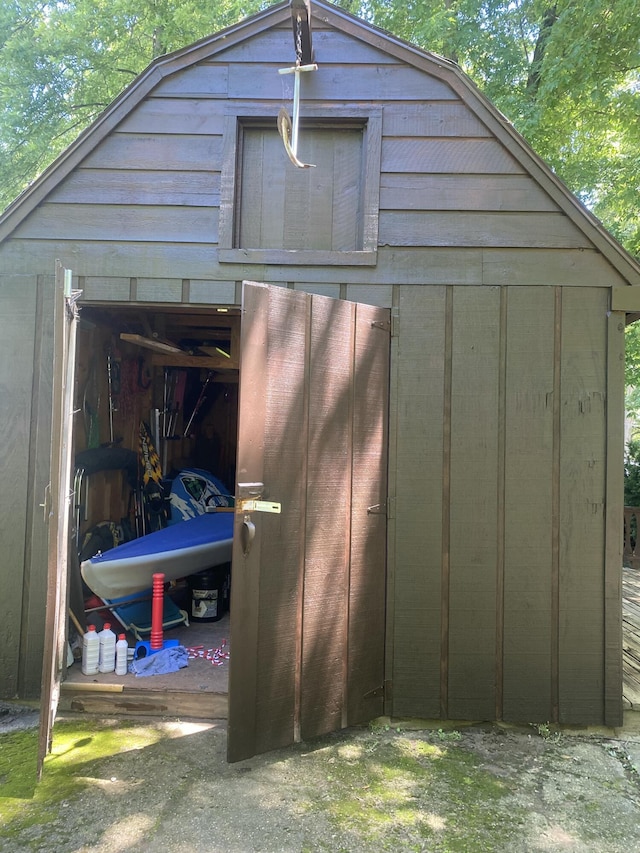 view of outdoor structure with an outdoor structure