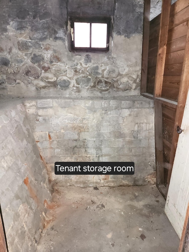 320 W Vine St, Kalamazoo, MI 49001 - room details with unfinished concrete floors