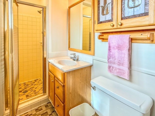 2126 Holly Tree Dr, Davison, MI 48423 - full bathroom featuring a shower stall, toilet, and vanity