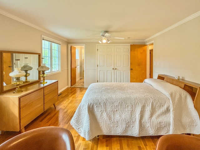 2126 Holly Tree Dr, Davison, MI 48423 - bedroom with crown molding, light wood-style flooring, baseboards, and a closet