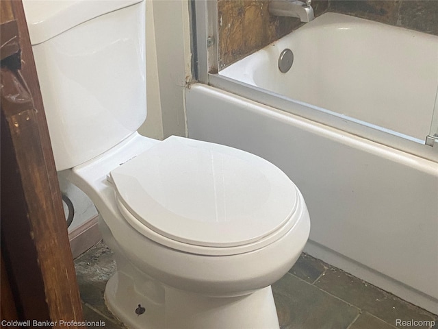 22106 Avalon St, Saint Clair Shores, MI 48080 - bathroom with a bathtub