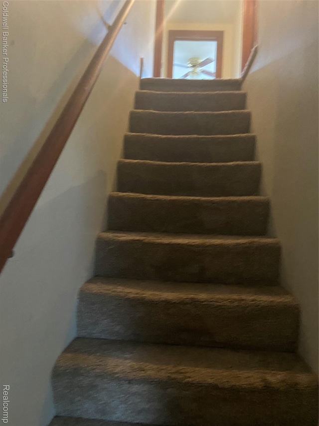22106 Avalon St, Saint Clair Shores, MI 48080 - view of staircase