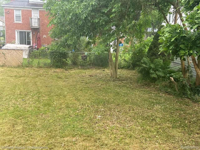 22106 Avalon St, Saint Clair Shores, MI 48080 - view of yard