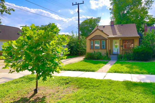 3638 Katherine St, Dearborn, MI 48124 - bungalow featuring a front lawn