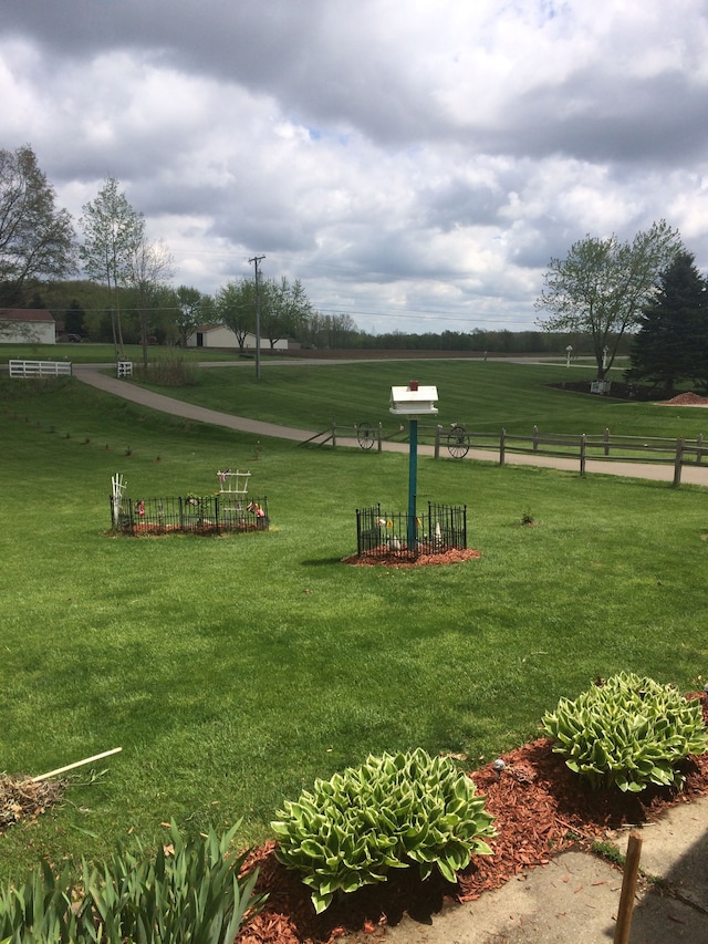2515 N Lake Pleasant Rd, Attica, MI 48412 - view of property's community