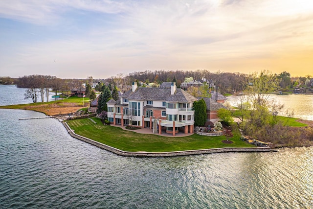 82 Chateaux Du Lac, Fenton, MI 48430 - aerial view featuring a water view