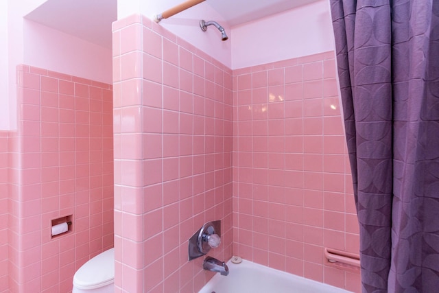 bathroom with toilet and shower / tub combo with curtain
