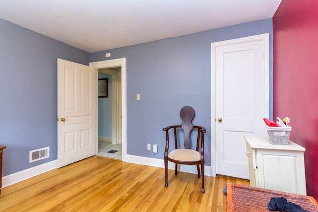 living area featuring light wood-style floors and baseboards