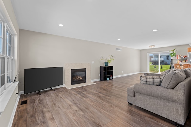 living room featuring recessed lighting, visible vents, and wood finished floors