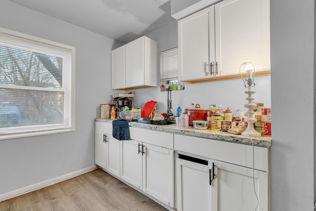 16171 Ilene St, Detroit, MI 48221 - bar featuring light wood-style floors and baseboards