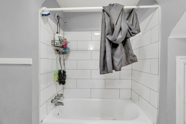 16171 Ilene St, Detroit, MI 48221 - bathroom with shower / tub combination