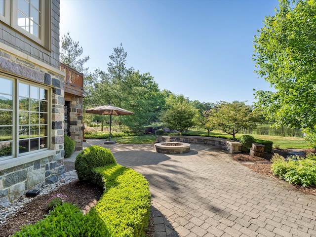 view of patio with a fire pit