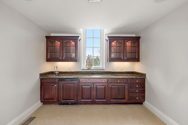 bar with wet bar, baseboards, visible vents, and light carpet