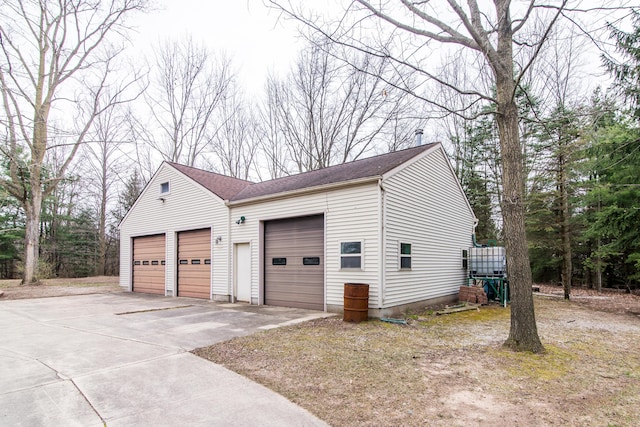 view of detached garage