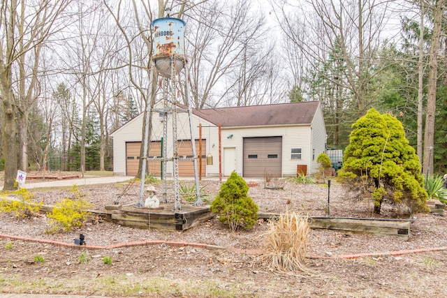 exterior space featuring an outbuilding