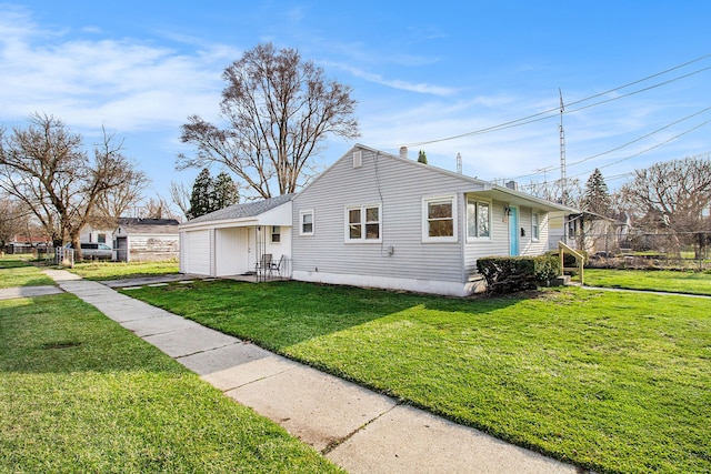 view of front of house featuring a garage, a front yard, and driveway