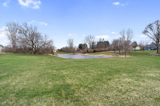 view of yard featuring a water view