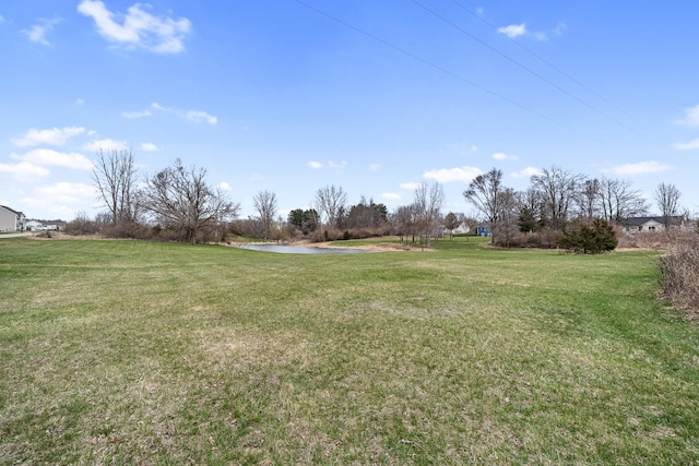 view of yard featuring a water view