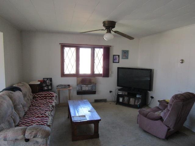 living room featuring carpet flooring and ceiling fan