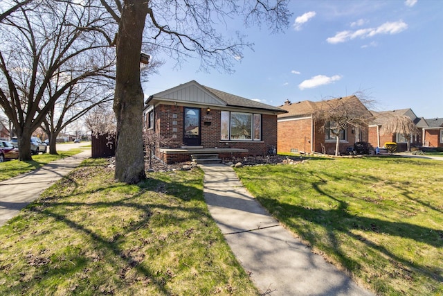 view of front facade featuring brick siding and a front yard
