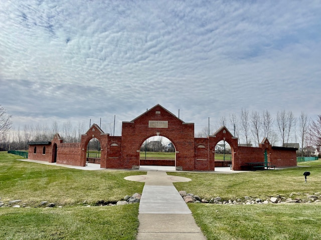 view of community featuring a yard