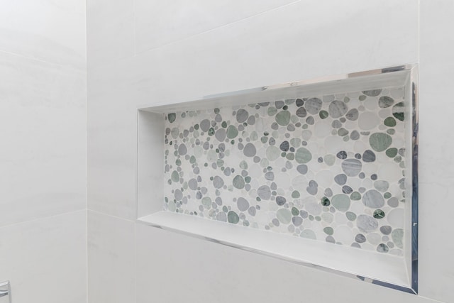 details with a tile shower