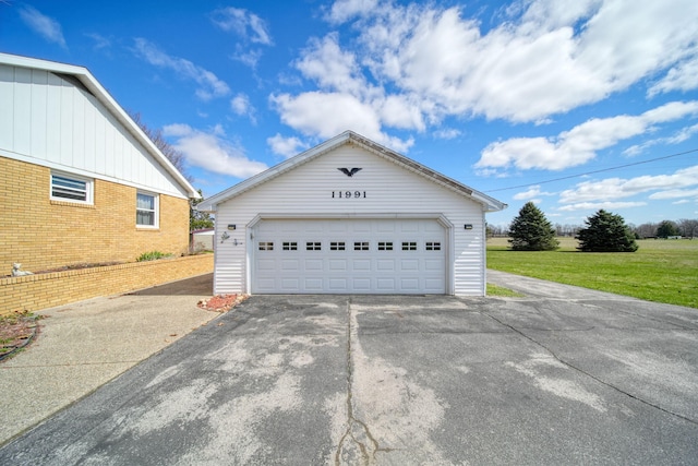 view of detached garage