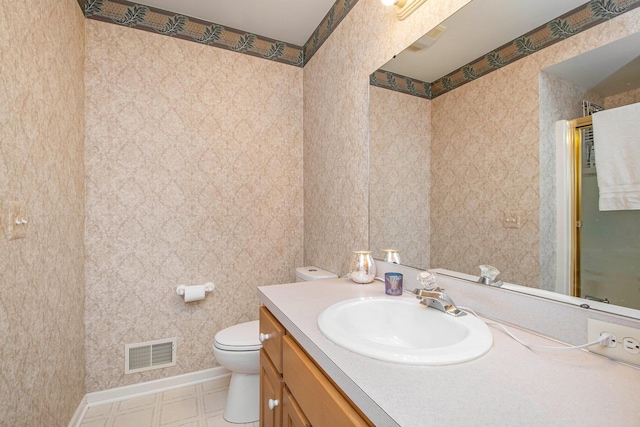 2511 Bowenton Pl SW, Wyoming, MI 49519 - bathroom featuring a shower with shower door, toilet, vanity, baseboards, and visible vents