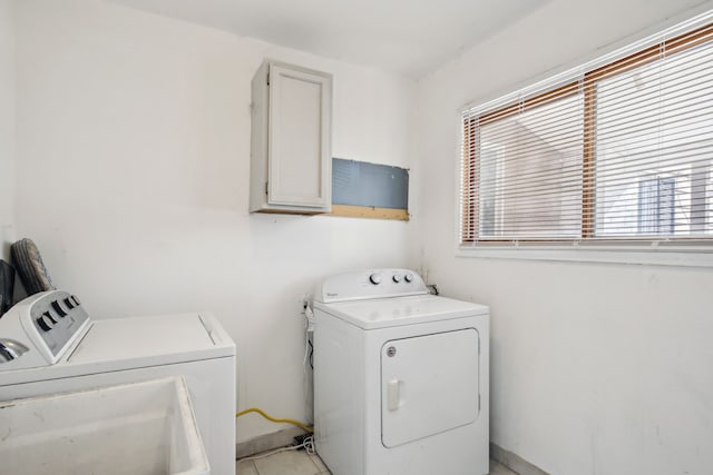 27423 W 12 Mile Rd, Farmington Hills, MI 48334 - laundry room featuring washer and dryer and laundry area