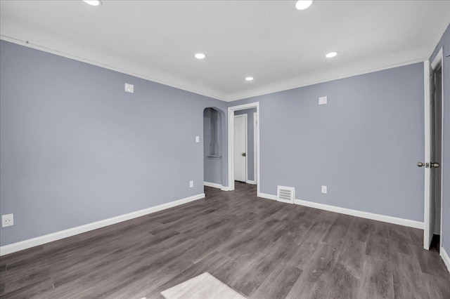 spare room with baseboards, arched walkways, visible vents, and recessed lighting