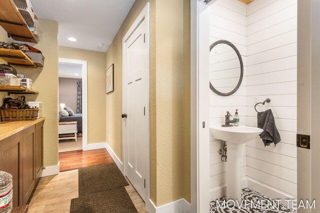 11559 Williams Rd, Montague, MI 49437 - bathroom featuring recessed lighting, a textured wall, ensuite bath, and wood finished floors