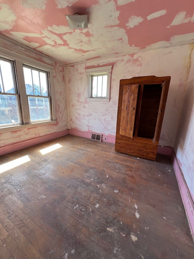 190 W Buena Vista St, Highland Park, MI 48203 - spare room with visible vents and hardwood / wood-style flooring