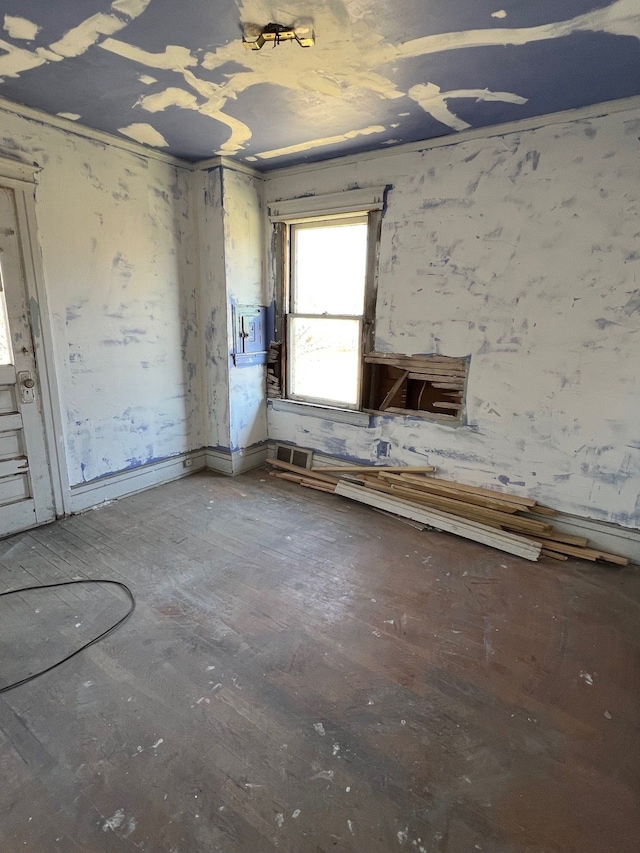 190 W Buena Vista St, Highland Park, MI 48203 - spare room with wood finished floors