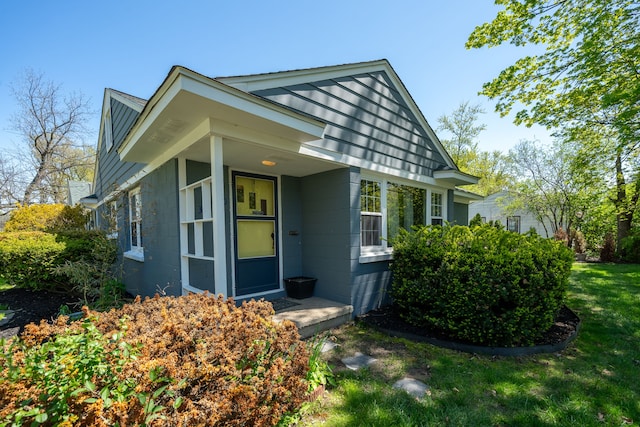 30160 Marshall St, Southfield, MI 48076 - view of front of home with a front lawn